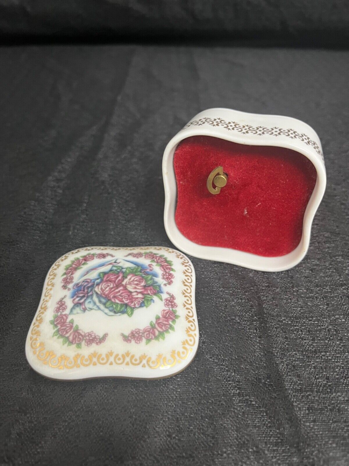 Heritage House, vintage music trinket boxes