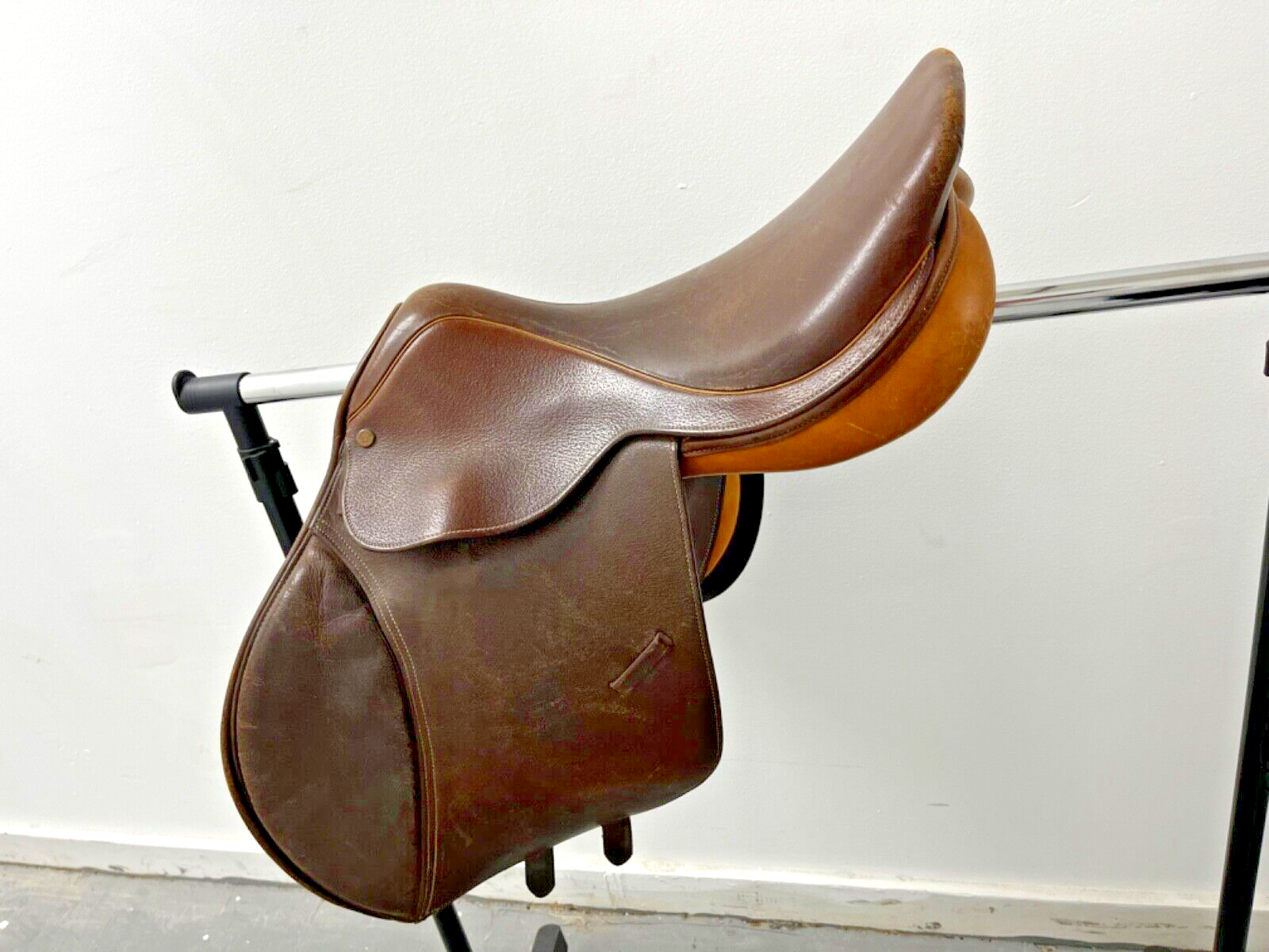 Circuit English Dover Saddle 16.5 Inch