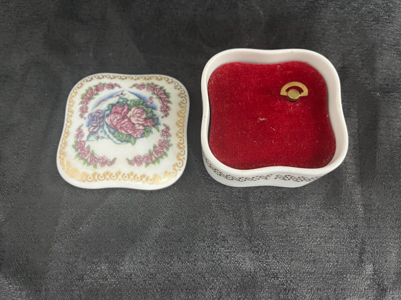 Heritage House, vintage music trinket boxes