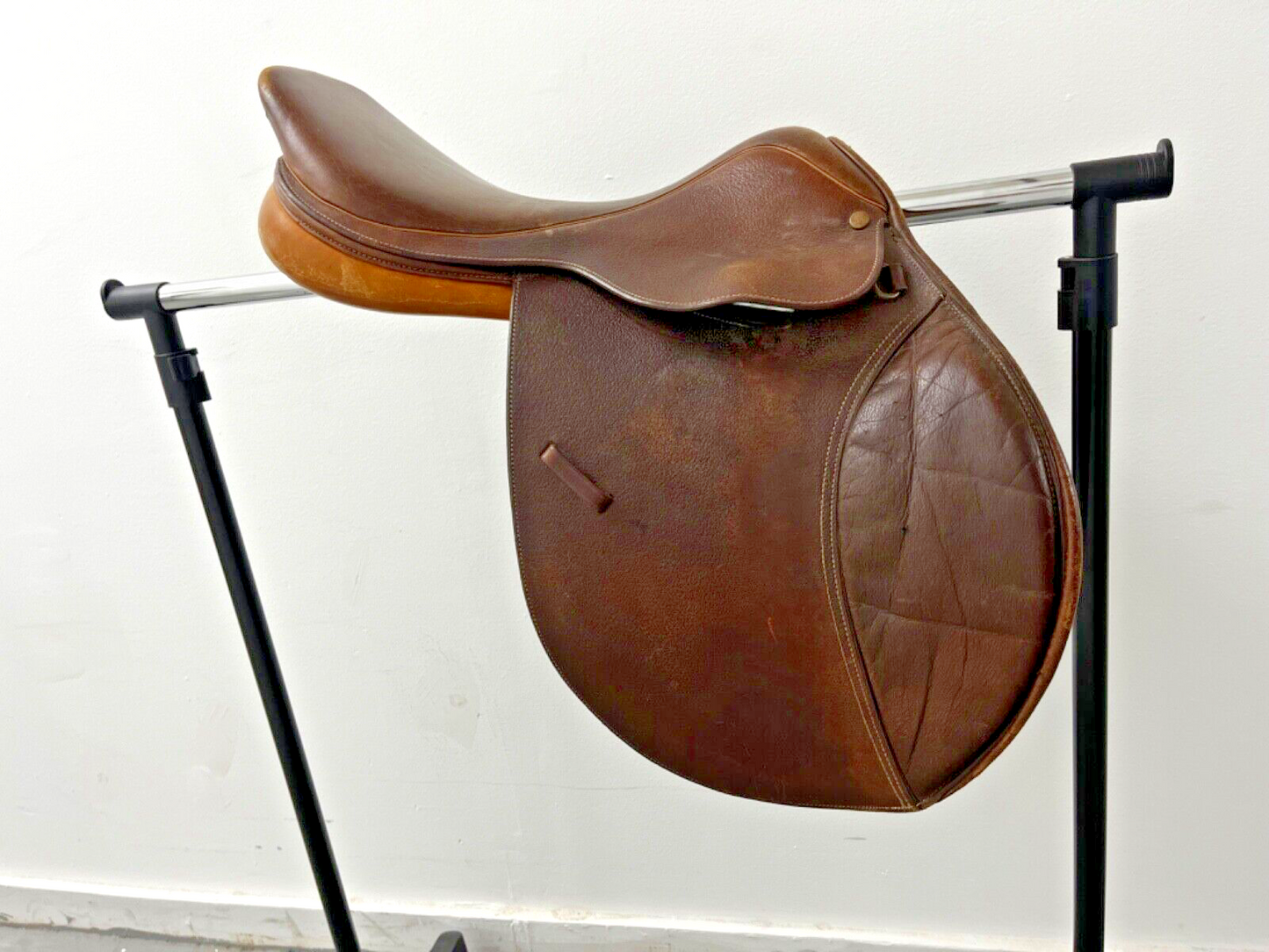 Circuit English Dover Saddle 16.5 Inch